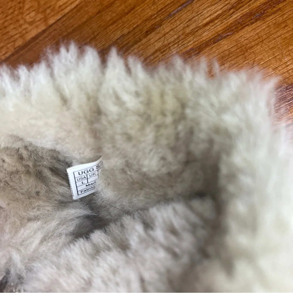 UGG Australia Baby Metallic Gold Sherpa Booties Size L (18-24M / 6-7) Soft Sole